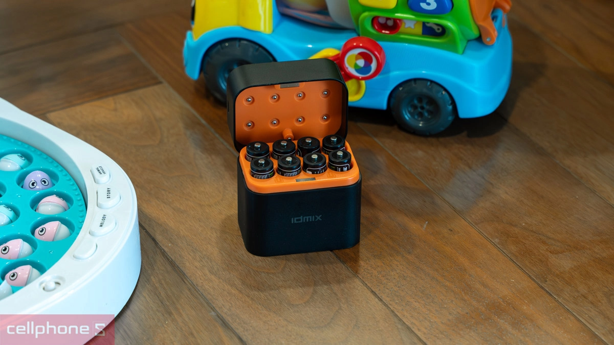 Nguồn năng lượng Bộ hộp sạc IDMIX 8 viên pin AA 3000mWh 2A08