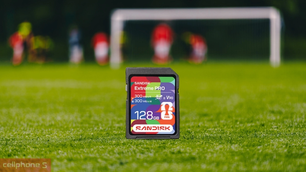 Thiết kế thẻ nhớ SDXC Sandisk 128GB Extreme Pro UHS II V90 Fifa World Cup 2026