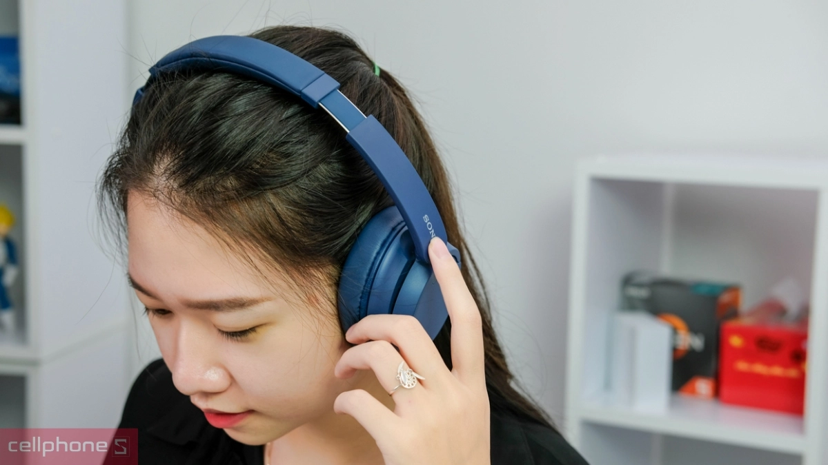 So sánh tai nghe chụp tai Sony WH-CH730N với Sony WH CH720N