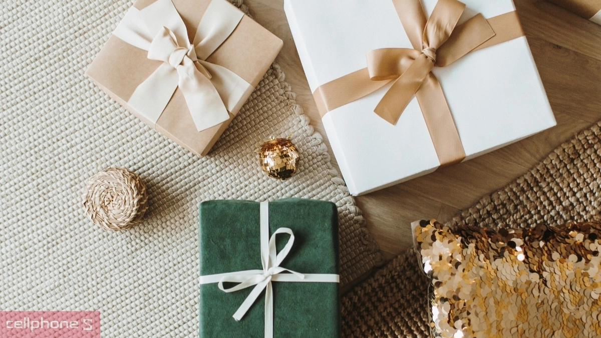 Nên chọn quà vật chất hay quà tinh thần