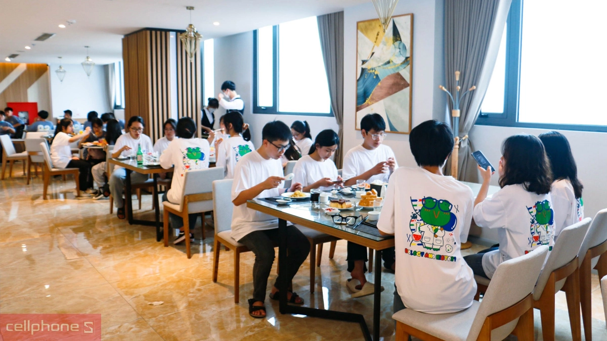 Tổ chức buổi chúc mừng tập thể