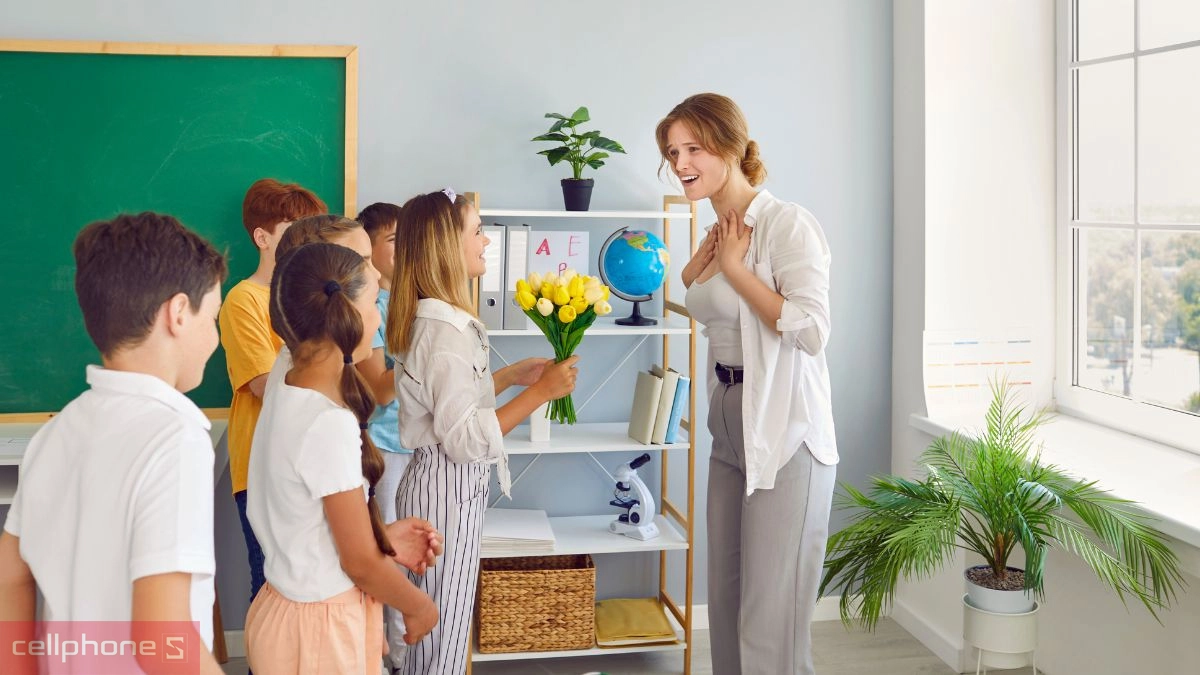 Lời chúc đi kèm quà 20 10 cho Cô Giáo