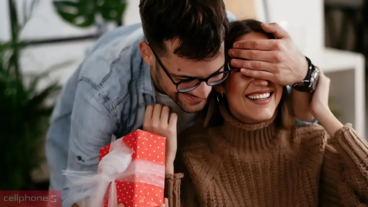 Cách tạo bất ngờ khi tặng quà cho Người yêu