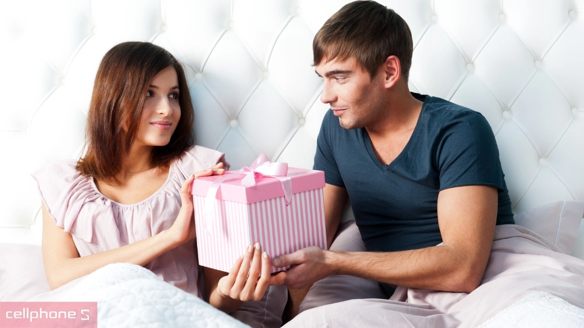 Lời chúc ngọt ngào kèm quà 20 10 cho Vợ