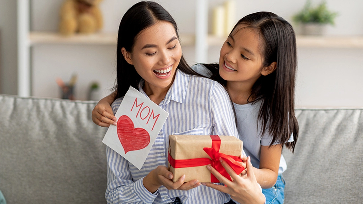 Quà 20 10 cho Chị Em Gái phù hợp độ tuổi