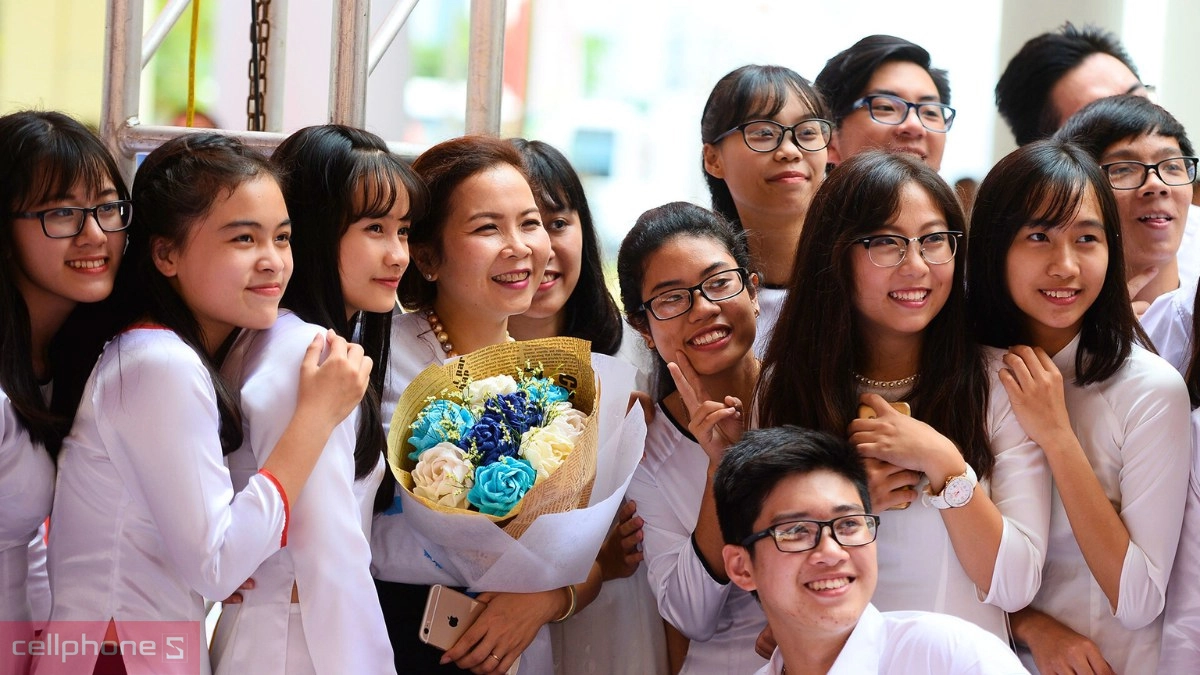 Khi nào nên tặng quà cá nhân, khi nào nên tặng tập thể