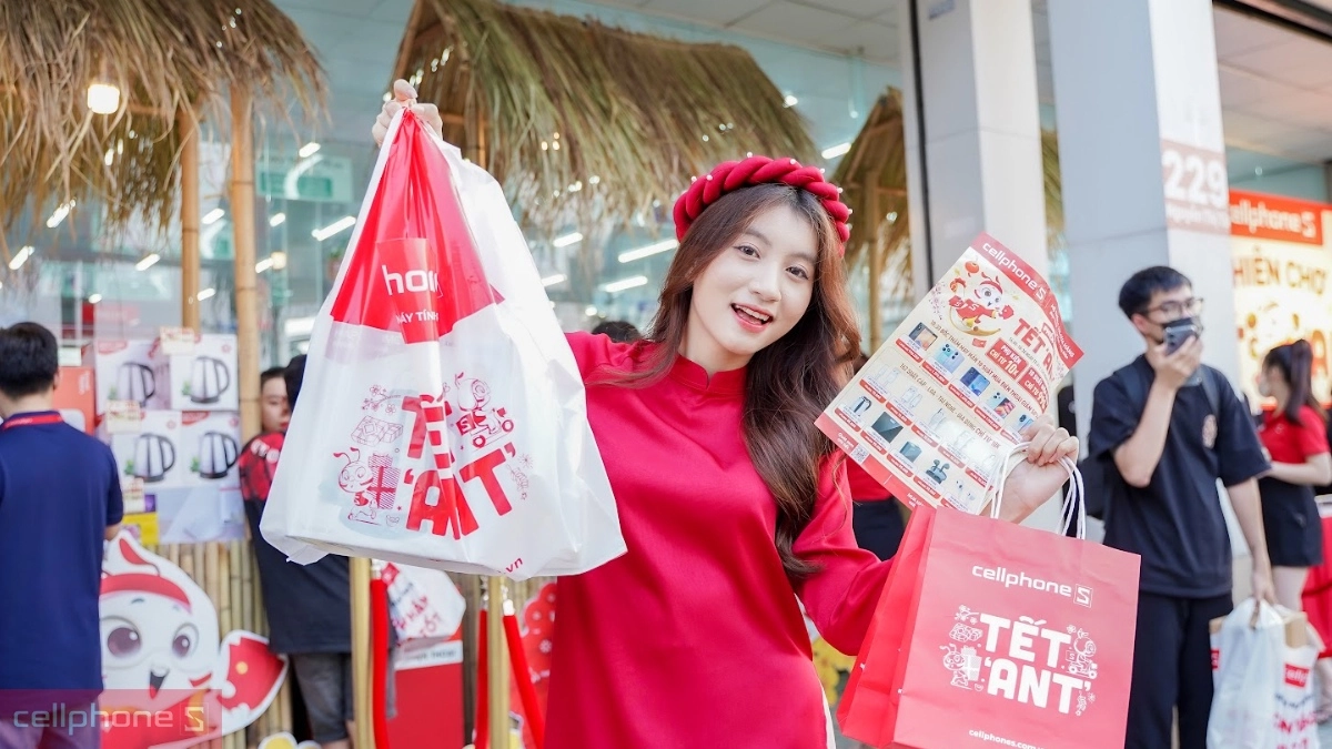 Chương trình sale 8/3 tại CellphoneS bổ sung dịch vụ gói quà miễn phí và tặng kèm thiệp chúc mừng