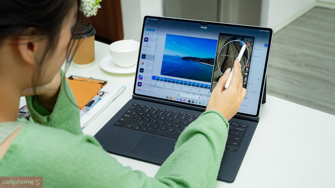 Máy tính bảng làm quà tặng 8/3 cho mẹ thư giãn, thoải mái