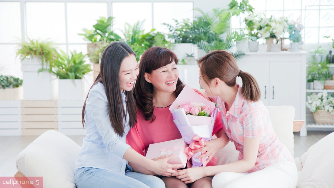 Chọn quà 8/3 cho mẹ giá học sinh phù hợp với tài chính cá nhân