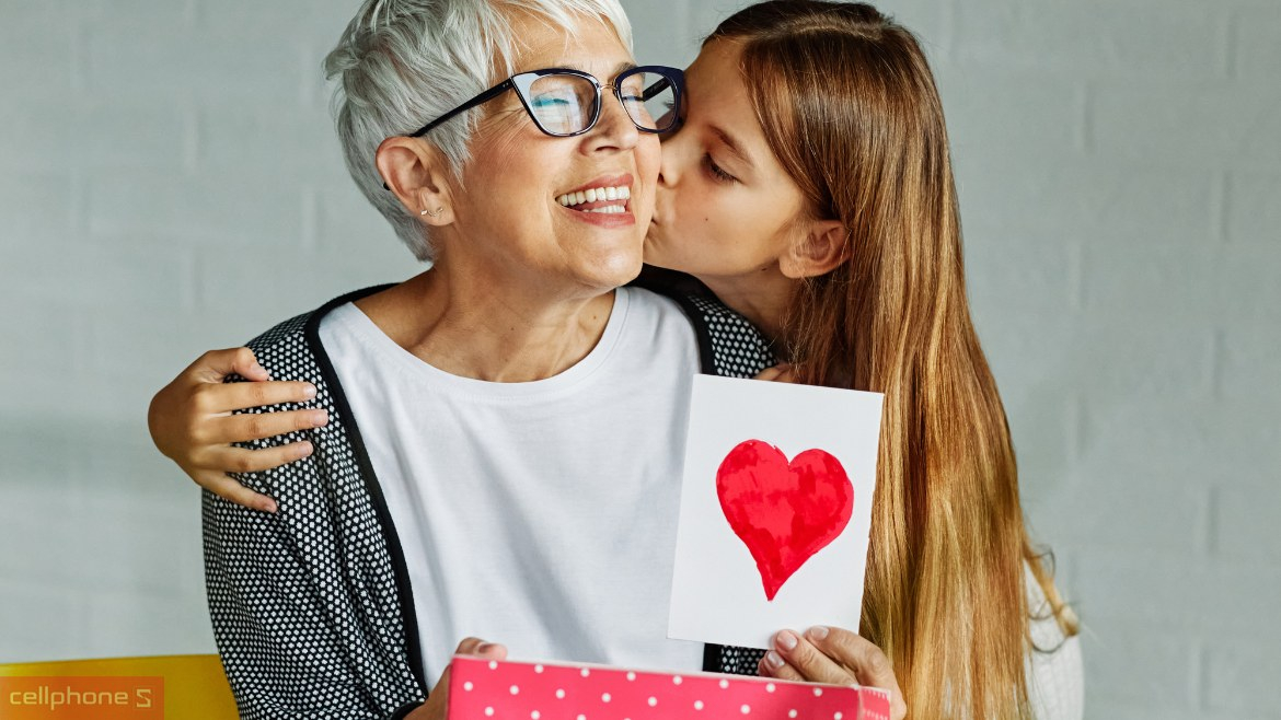 Chọn quà tặng 8/3 cho mẹ thiết thực và hữu ích trong ngày thường