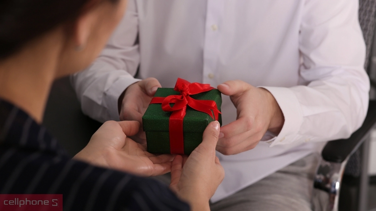 Ưu tiên quà Tết có giá trị sử dụng lâu dài