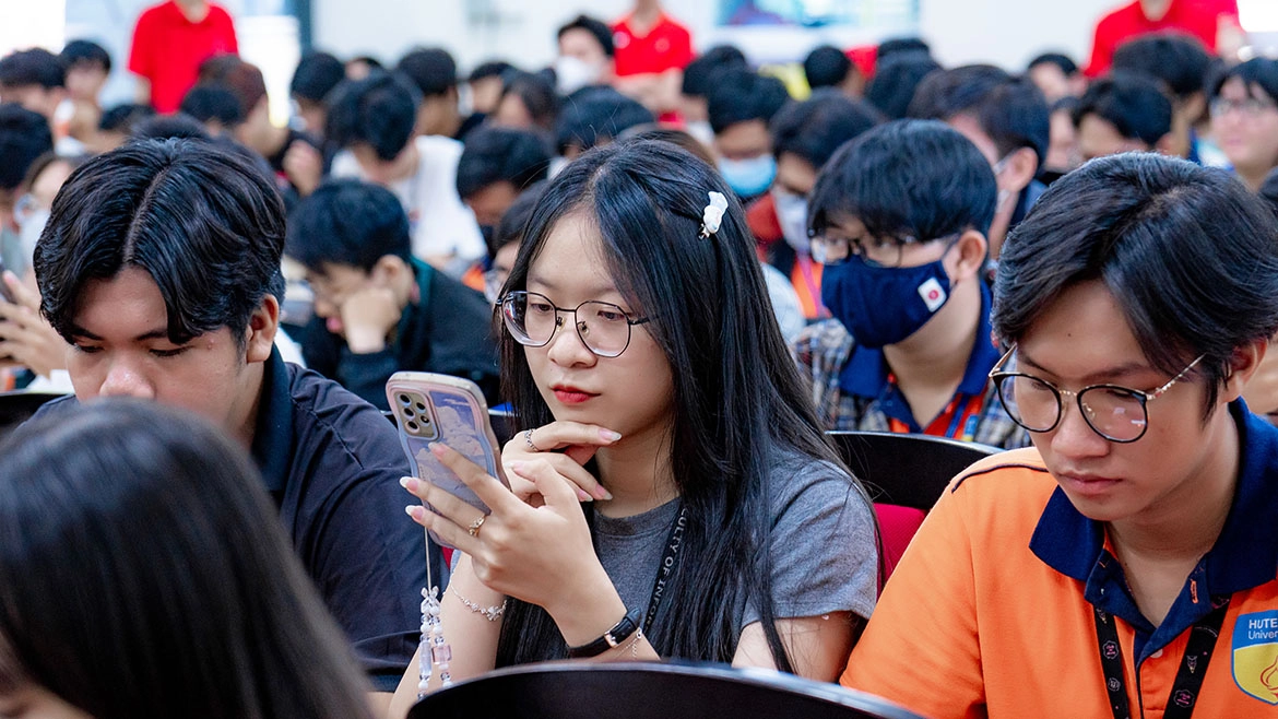 Mua điện thoại tại sale Back to School 2025