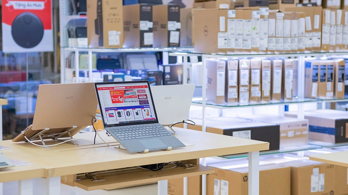 Săn sale Black Friday laptop Lenovo