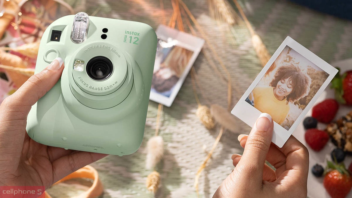 Tặng máy chụp ảnh lấy liền cho bé làm quà tết