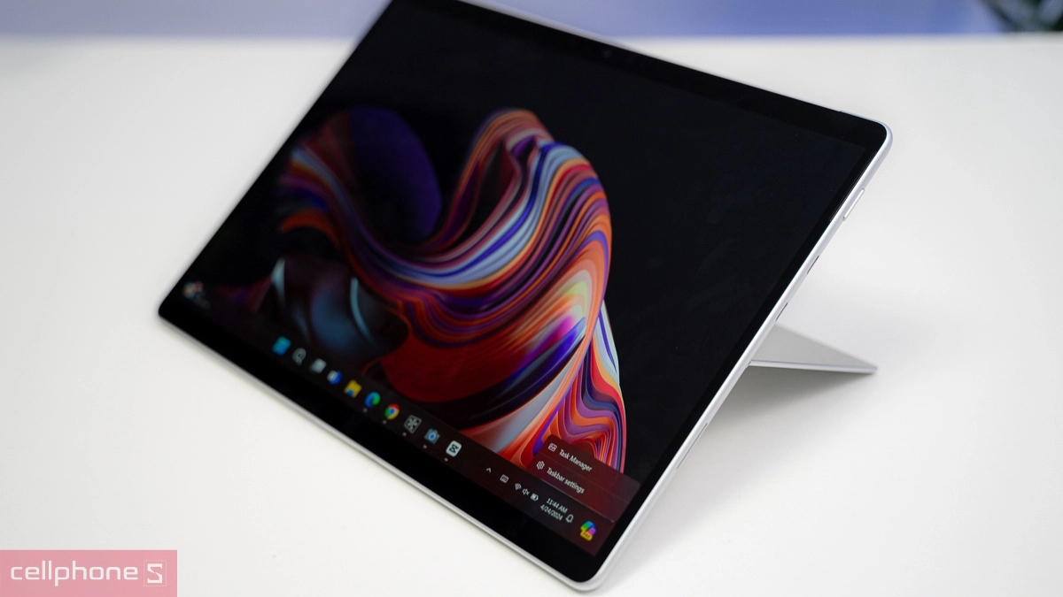 Thiết kế mỏng gọn cùng chân đế 180 độ tiên tiến