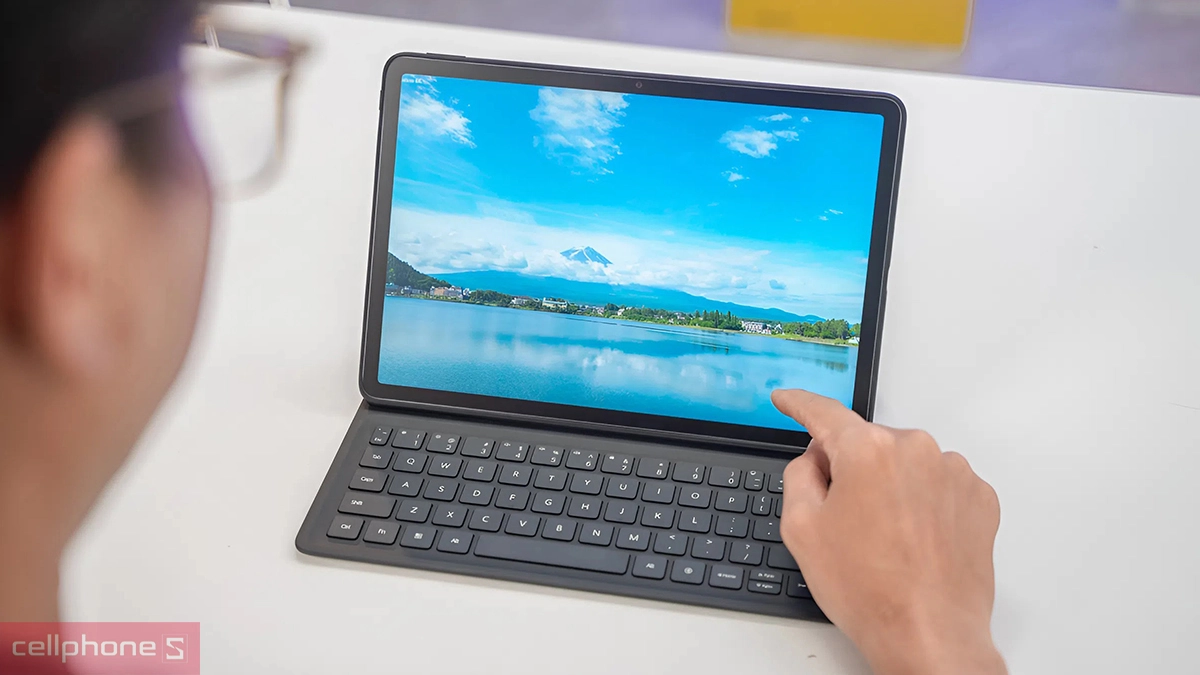 Thiết kế mỏng 6,1mm, màn hình FullView 11.5 inch