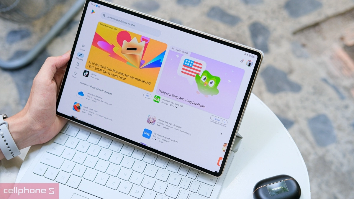 Bộ nhớ RAM 12GB, ROM dung lượng cao