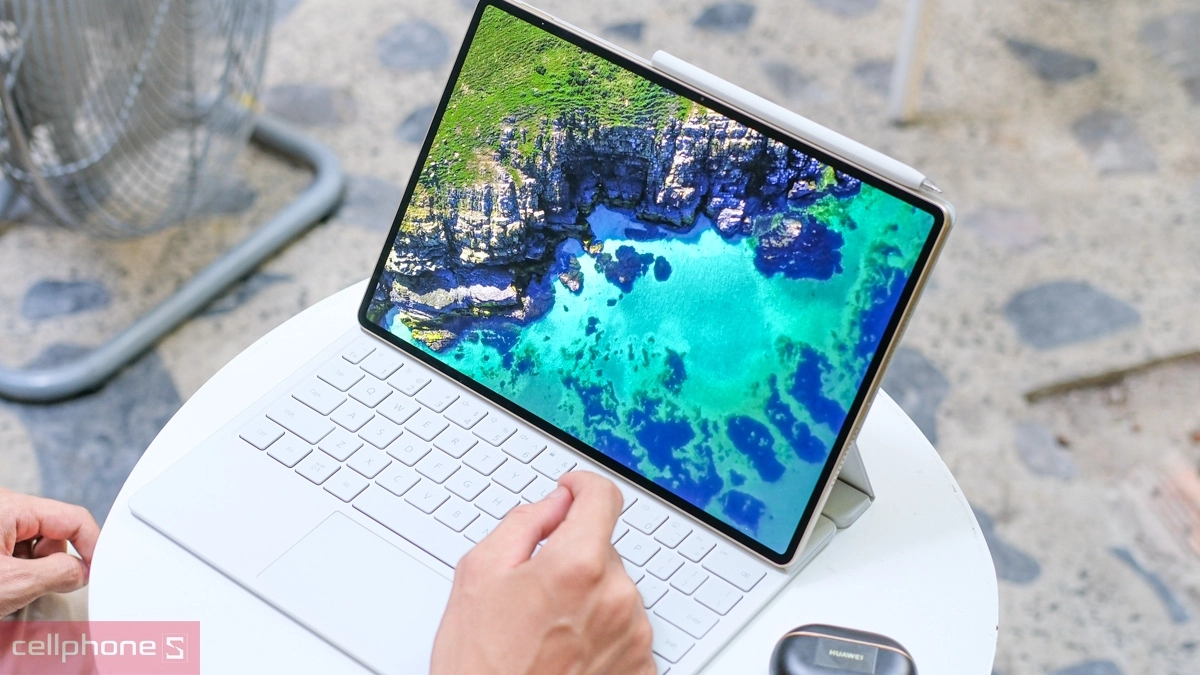 Thiết kế hiện đại, màn hình chất lượng