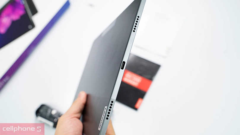 Thiết kế cao cấp, màn hình sắc nét