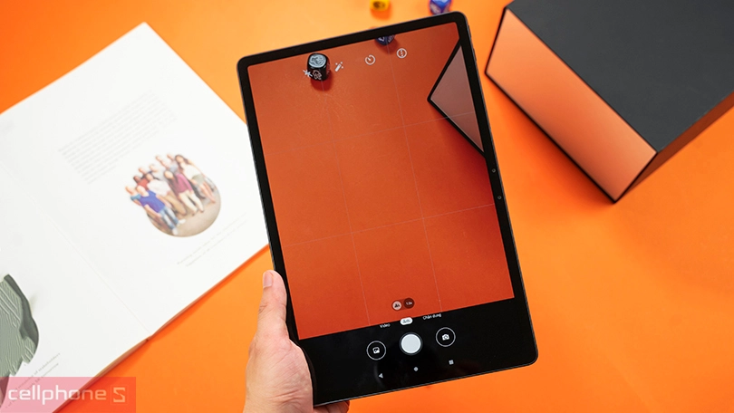 Cụm camera cải tiến, độ phân giải lên đến 13MP