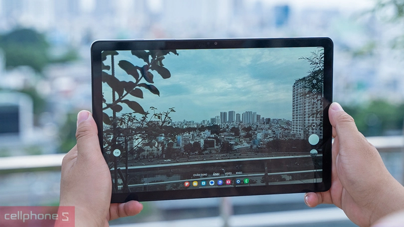 Quay phim, chụp ảnh rõ nét với hệ thống camera hiện đại