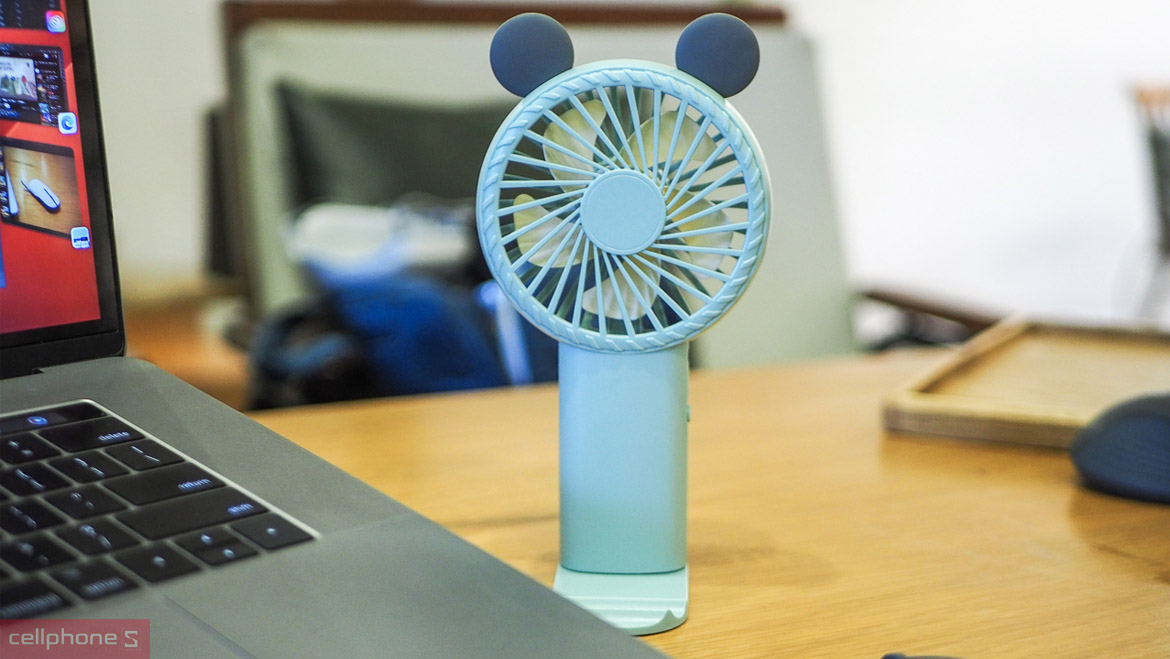 Quà tặng tết tiện lợi cho sếp - Quạt mini để bàn