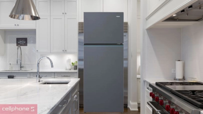 Dung tích chứa rộng rãi của tủ lạnh Aqua AQR-T518FA(SL) 455 lít