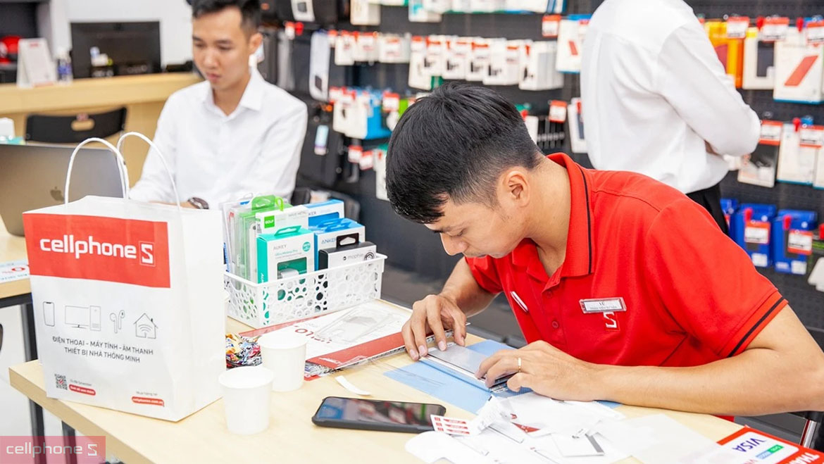 giá bán xả kho CellphoneS giảm sốc đến 99%