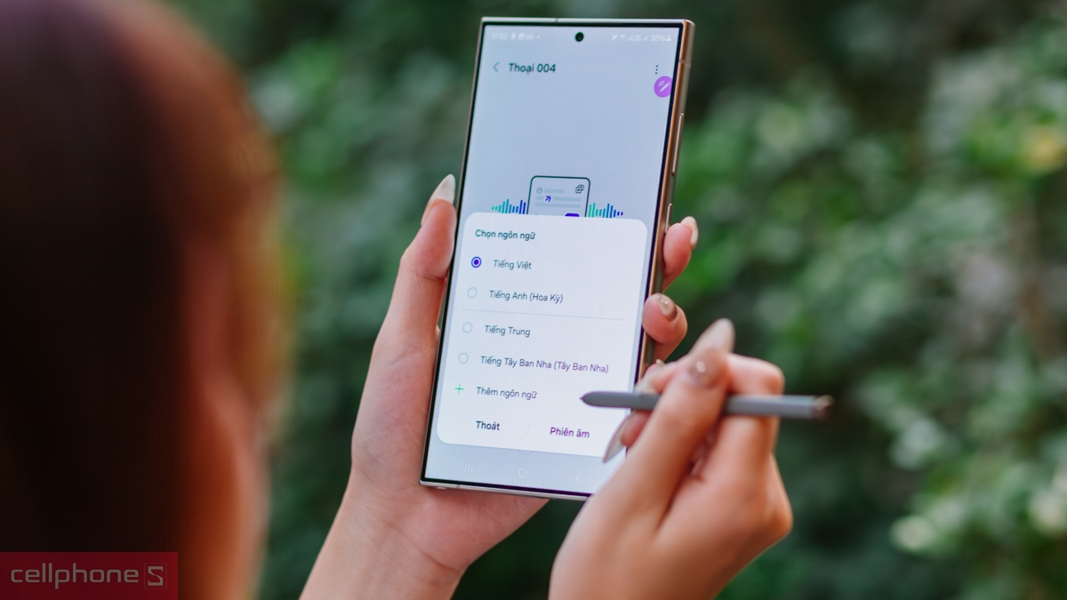 Sử dụng điện thoại Galaxy Ai hỗ trợ đa ngôn ngữ trong học tập