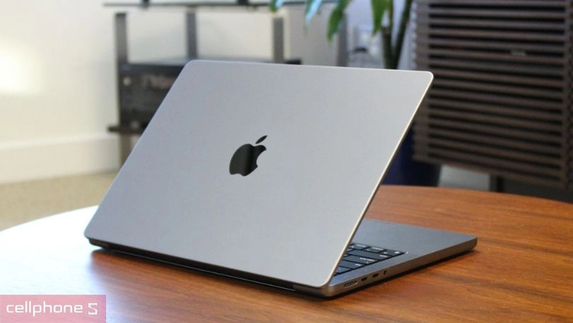 MacBook Pro M2