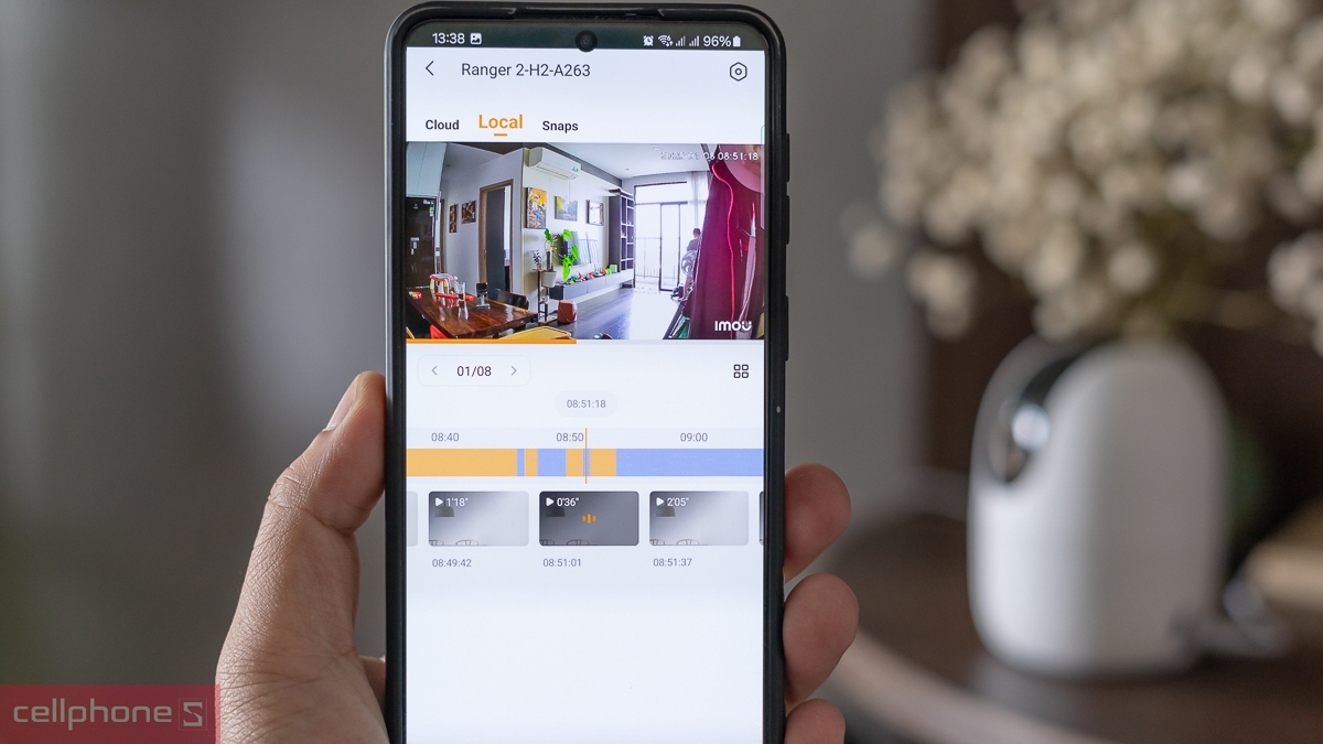 Theo dõi và chăm sóc người thân từ xa