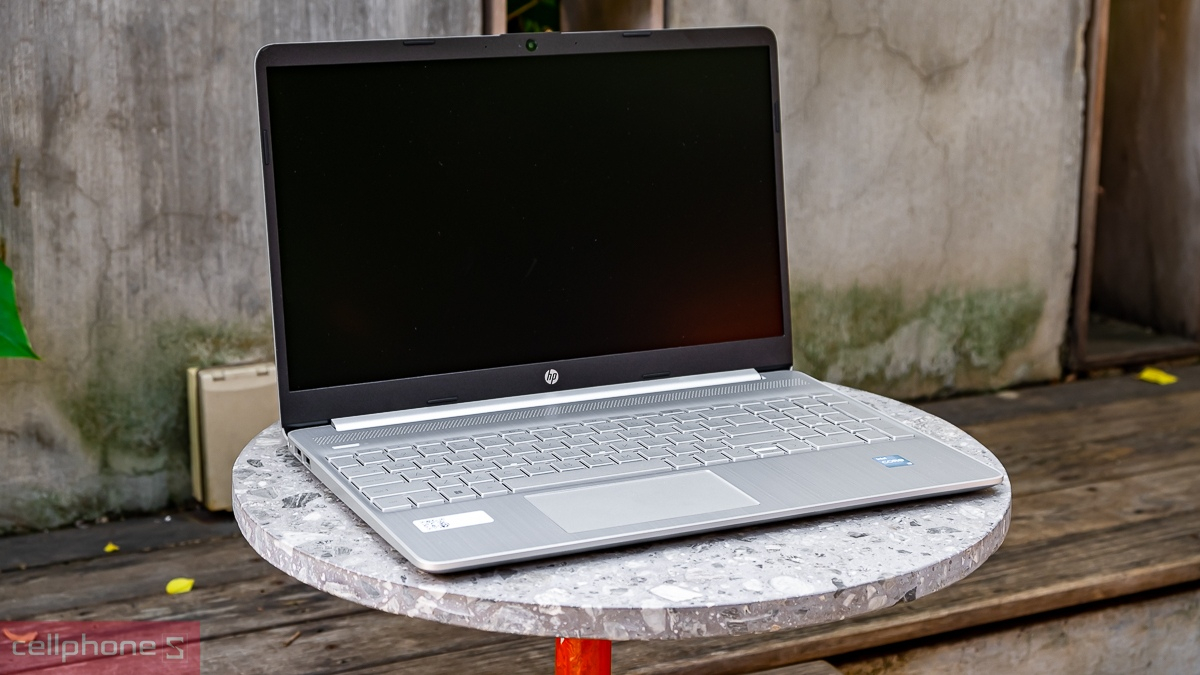 Giá laptop HP i3 bao nhiêu tiền