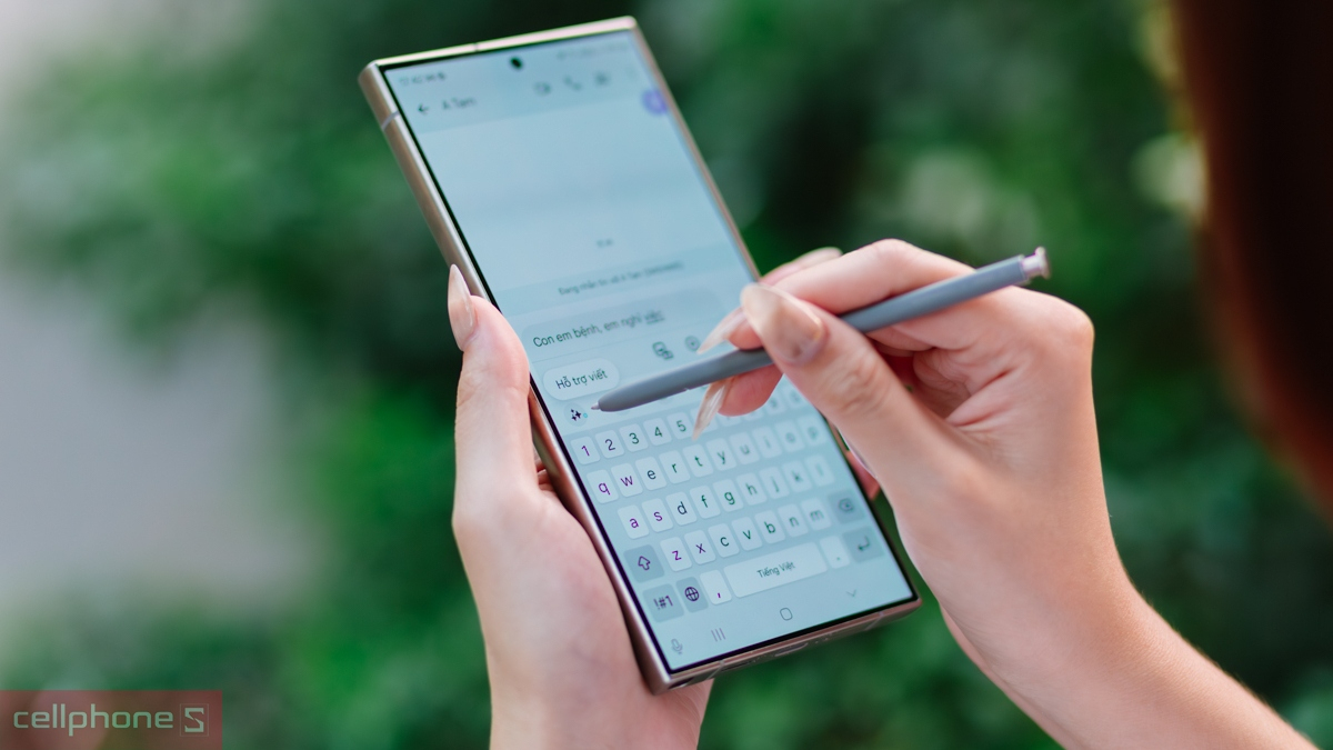 Trợ lý viết (Chat Assist) trong tin nhắn và mạng xã hội trên Galaxy Ai