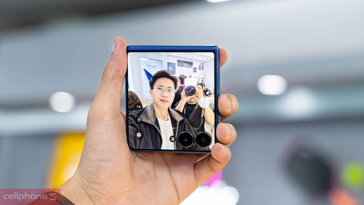 Samsung Galaxy Z Flip7