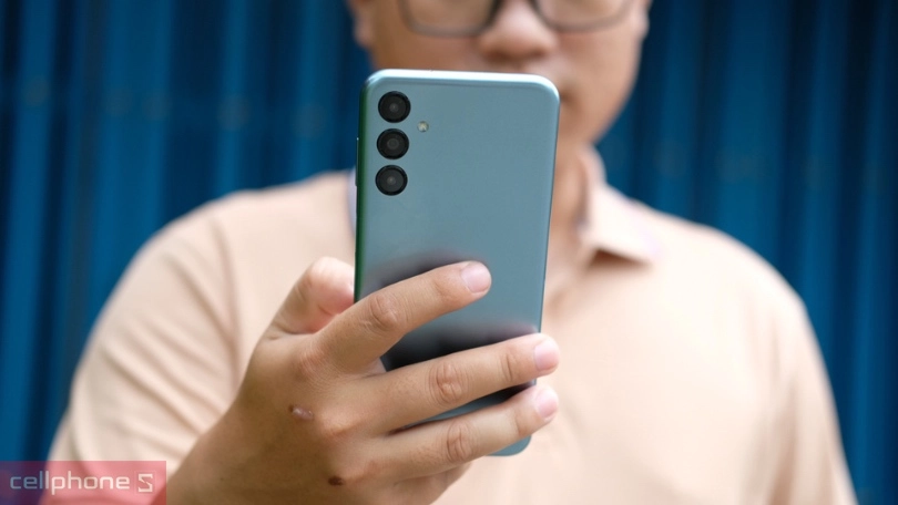 Có nên chọn điện thoại Samsung pin trâu