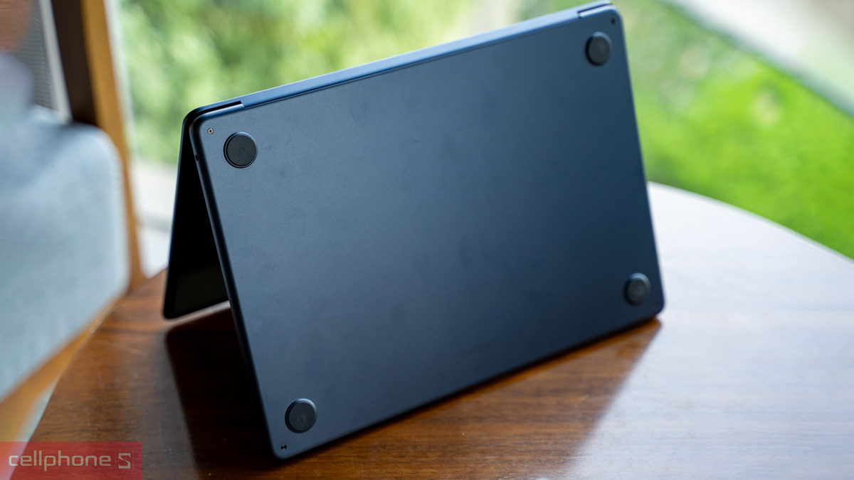 Dung lượng pin lớn, hoạt động liên tục đến 18 giờ