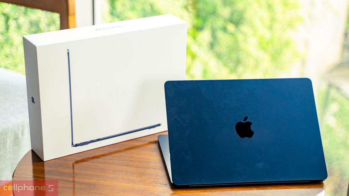 Macbook Air M3 13 inch thiết kế độc đáo