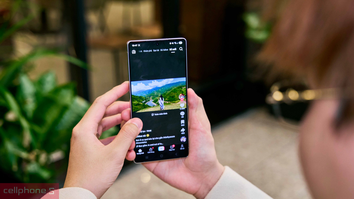 Điện thoại Samsung 120Hz cho lướt web, xem phim