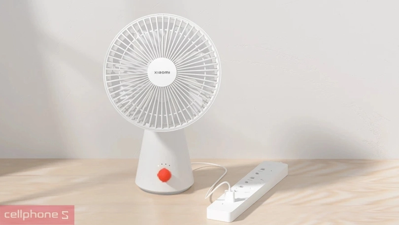 Không nên vừa bật quạt vừa sạc