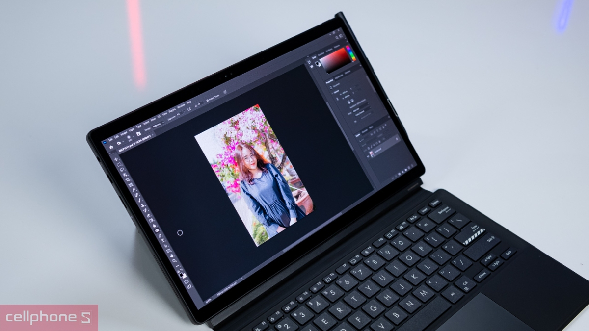 Màn hình rộng rãi, hiển thị hình ảnh sắc nét