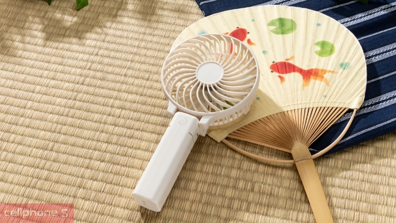 Nên mua quạt cầm tay của hãng nào?