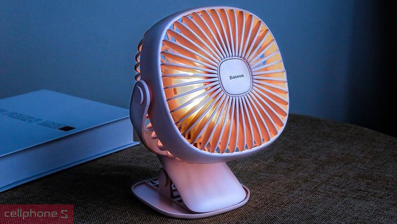 Quạt kẹp tích điện 