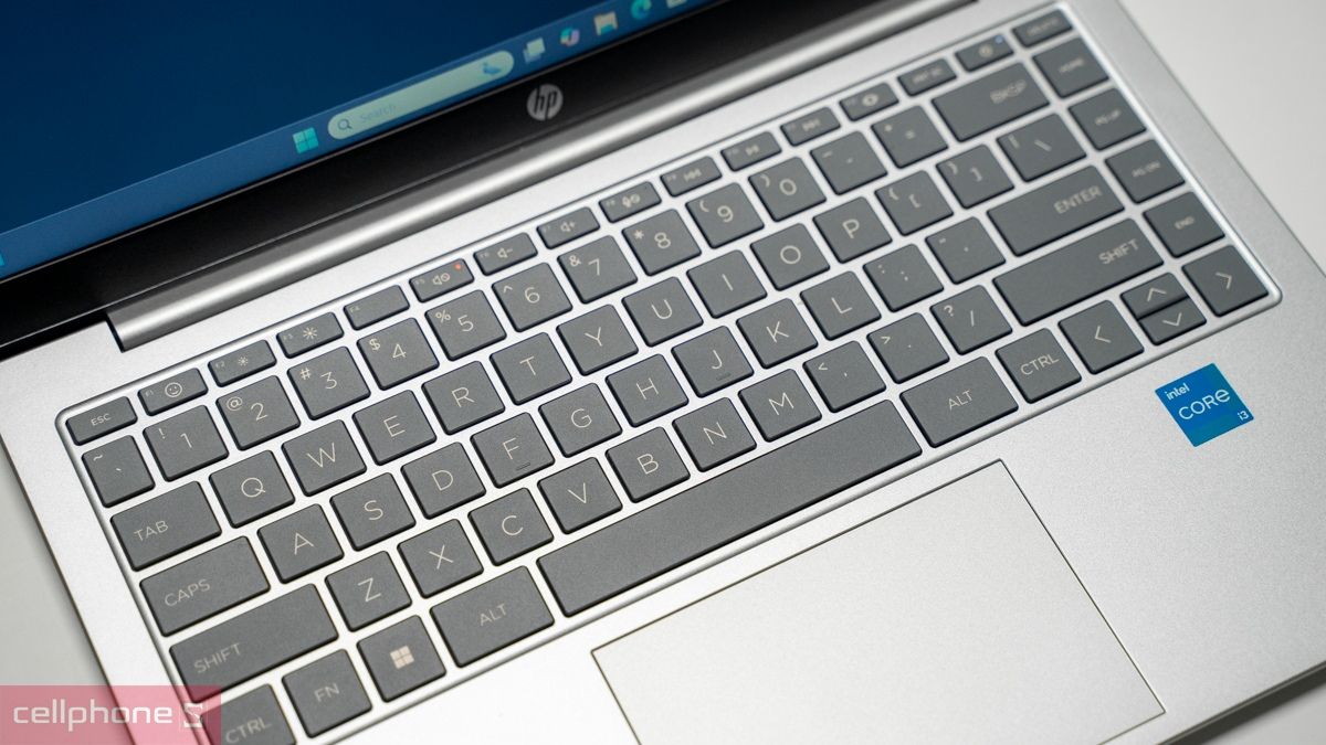 Bàn phím nảy, touchpad mượt mà, chính xác