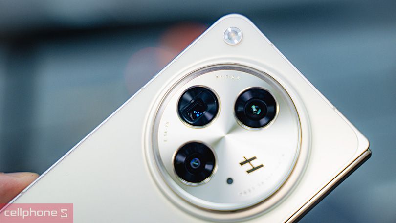 OPPO Find N3 sở hữu cụm 3 camera với logo Hasselblad