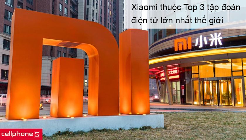 Ổ cắm điện Xiaomi chính hãng, chất lượng cao và giá hấp dẫn Hà Nội, TP.HCM Những sản phẩm điện tử gia dụng Xiaomi nổi bật với thiết kế thanh lịch, sang trọng cùng những tính năng thông minh, tiện nghi mang đến cho người dùng cuộc sống hiện đại hơn và một trong những sản phẩm nổi bật đó chính là ổ cắm điện Xiaomi. Thương hiệu Xiaomi - Tập đoàn điện tử lớn thứ 3 thế giới Xiaomi không còn là một cái tên xa lạ đối với người dùng thế giới nói chung và người dùng Việt Nam nói riêng. Nhằm mang đến một môi trường sống hiện đại hơn, những sản phẩm nhà thông minh nâng cao chất lượng cuộc sống, Xiaomi đã ra đời vì mục đích đó. Được thành lập năm 2010 và có kinh nghiệm hơn 10 năm hoạt động trong lĩnh vực điện tử, Xiaomi đã tiếp cận với nhu cầu sử dụng của người dùng và đưa ra những sản phẩm đáp ứng thị hiếu của nhiều khách hàng, nhận về những phản hồi tích cực. (o-cam-dien-xiaomi-1) Tính đến nay, Xiaomi đã là một trong 3 nhà sản xuất điện thoại, điện tử lớn nhất thế giới với tốc độ tăng trưởng rất ấn tượng mà bất kỳ hãng công nghệ nào cũng ao ước. Đánh vào tâm lý của đa số người tiêu dùng, những sản phẩm Xiaomi luôn có mức giá ấn tượng, dễ tiếp cận với nhiều đối tượng khách hàng, thay đổi quan niệm rằng nhà thông minh chỉ dành cho nhà giàu có, khá giả. Các loại ổ cắm điện Xiaomi nổi bật Bên cạnh những sản phẩm nhà thông minh, ổ điện Xiaomi cũng chính là một dòng sản phẩm nổi bật được thương hiệu phát triển với những chức năng được tích hợp cho khả năng sử dụng đa năng hơn, không bị gói gọn như những ổ điện truyền thống trước đây. Ổ cắm điện thông minh Xiaomi ngoài việc kết nối củ sạc với nguồn điện thì còn cho phép người dùng kết nối cáp USB hay điều khiển ổ cắm qua smartphone - điều mà trước giờ các ổ cắm truyền thống không làm được. (o-cam-dien-xiaomi-2) Hiện Xiaomi cũng có nhiều dòng ổ cắm điện thông minh như: -	 Xiaomi Power Strip với thiết kế nhỏ gọn, sử dụng chất liệu nhựa có khả năng chịu nhiệt cao, tích hợp cổng USB để bạn có thể sạc pin trực tiếp cho smartphone mà không cần củ sạc, công nghệ tự động điều chỉnh dòng điện để đảm bảo an toàn cho người dùng,.... -	Ổ cắm điện Xiaomi ZMi CX05 với 6 cổng AC, tích hợp 2 cổng USB, hỗ trợ điều khiển từ xa bằng ứng dụng Mi Home, hẹn giờ bật/tắt, tự động ngắt nguồn khi xảy ra sự cố,.... -	Ổ cắm điện Xiaomi Mi Plug Mini - một phiên bản nhỏ gọn với thiết kế đơn giản, nhỏ gọn, có thể điều khiển bằng Mi Home, phù hợp với nhiều không gian trong nhà,.... Với những ổ cắm điện đa năng Xiaomi, bạn có thể sử dụng được nhiều hơn các tính năng mà ổ cắm cung cấp cũng như yên tâm sử dụng nhờ công nghệ an toàn được tích hợp. Ưu, nhược điểm ổ cắm điện Xiaomi -	Ưu điểm: Về ưu điểm, những sản phẩm ổ cắm điện Xiaomi đều có thiết kế đơn giản, hiện đại và tinh tế với tông màu trắng chủ đạo, thích hợp với nhiều không gian trong ngôi nhà. Ổ cắm nhiều cổng kết hợp với cổng USB giúp bạn có thể sạc pin smartphone ngay chỉ với dây cáp mà không cần củ sạc vô cùng tiện lợi. Bên cạnh đó, bạn cũng có thể điều khiển ổ cắm bằng smartphone, giúp bạn bật/tắt nguồn điện mà không cần phải rút điện trực tiếp. (o-cam-dien-xiaomi-3) Các sản phẩm ổ cắm điện sử dụng chất liệu nhựa chống cháy, chịu được nhiệt cao cùng với tính năng tự ngắt nguồn khi có sự cố nên sẽ đảm bảo về tính an toàn cho người dùng cũng như hạn chế tình trạng đoản mạch, chập mạch có thể gây cháy nổ. Bên cạnh đó, giá thành của các sản phẩm ổ điện Xiaomi cũng rất hợp lý, chất lượng sản phẩm cao cấp và cũng được đảm bảo, kiểm tra chất lượng nghiêm ngặt nên sẽ đảm bảo về chất lượng cho người dùng.  -	Nhược điểm: Bên cạnh những ưu điểm thì ổ cắm điện Xiaomi cũng có một số nhược điểm còn han chế như phích cắm nguồn kiểu 3 chấu dẹp mà tại Việt Nam thì cần phải sử dụng thêm phích cắm chuyển 3 chấu sang 2 chấu thì mới sử dụng được.  (o-cam-dien-xiaomi-4) Do các phích cắm tại Việt Nam chưa hỗ trợ phích 3 cắm dẹp nên cũng chưa thể sử dụng triệt để các cổng trên ổ cắm. Ngoài ra phần công tắc nguồn của ổ cắm cũng chưa thực sự tốt theo cảm quan của nhiều người dùng. Mua ổ cắm điện Xiaomi uy tín, bảo hành chính hãng tại CellphoneS Với những đặc điểm thông minh của ổ cắm điện Xiaomi, đây sẽ là một sản phẩm nên có trong ngôi nhà của bạn. Cam kết sản phẩm tại CellphoneS chính hãng, đạt chất lượng cùng với mức giá hợp lý so với thị trường, bảo hành chính hãng nên bạn có thể yên tâm mua sắm tại đây.  Ngoài ra CellphoneS cũng hỗ trợ các dịch vụ chăm sóc khách hàng như giao hàng miễn phí, tư vấn về sản phẩm, các dịch vụ hậu mãi, khuyến mãi đi kèm, giảm giá cho thành viên, chương trình trả góp 0% lãi suất,... để bạn có thể dễ dàng sở hữu sản phẩm. Để mua sản phẩm, bạn có thể đến ngay CellphoneS để trải nghiệm và mua sắm hoặc liên hệ đặt hàng qua hotline 1800.2064. 