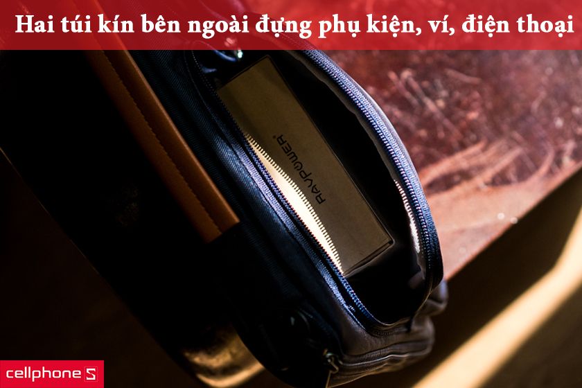 Tomtoc 360 Shoulder Bags còn có hai túi kín ở bên ngoài