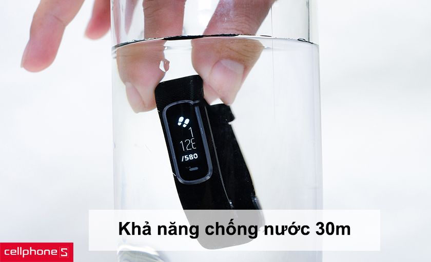 Garmin Vivosmart 4 khả năng chống nước 30m và các tiện ích khác