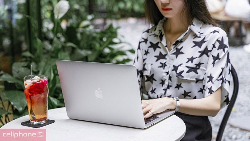 Macbook Pro M2 2022