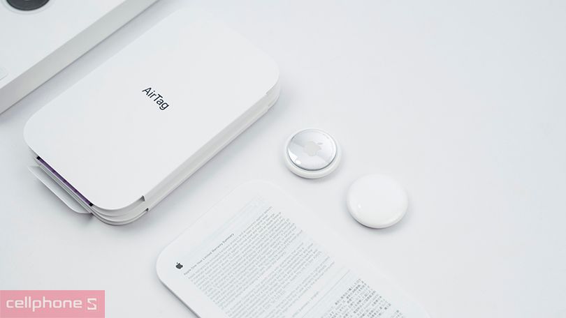 Thiết kế tròn lạ mắt, có logo Apple trên mặt trước