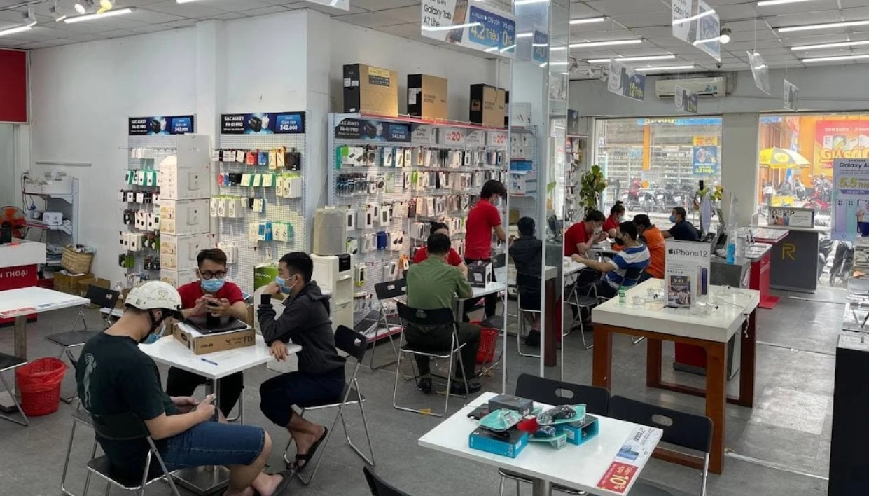 Khai trương cửa hàng điện thoại CellphoneS 672 Âu cơ, Tân Bình
